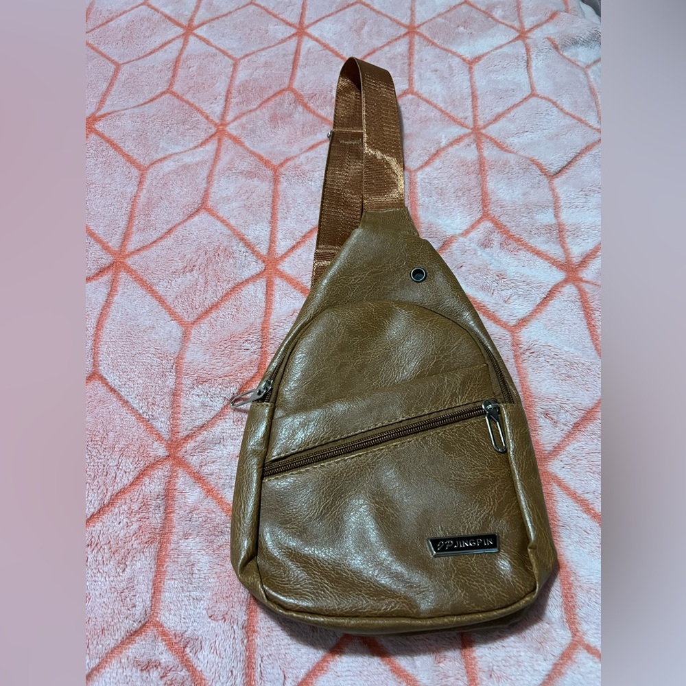Casual Faux-Leather Sling Bag 🔥NWOT🔥